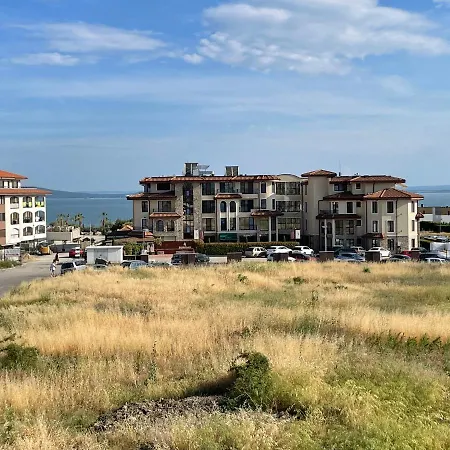 в сарафово Apartment *